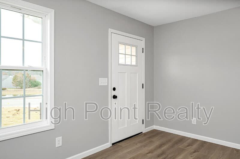 Springville House: 85 Smith Glen Dr
