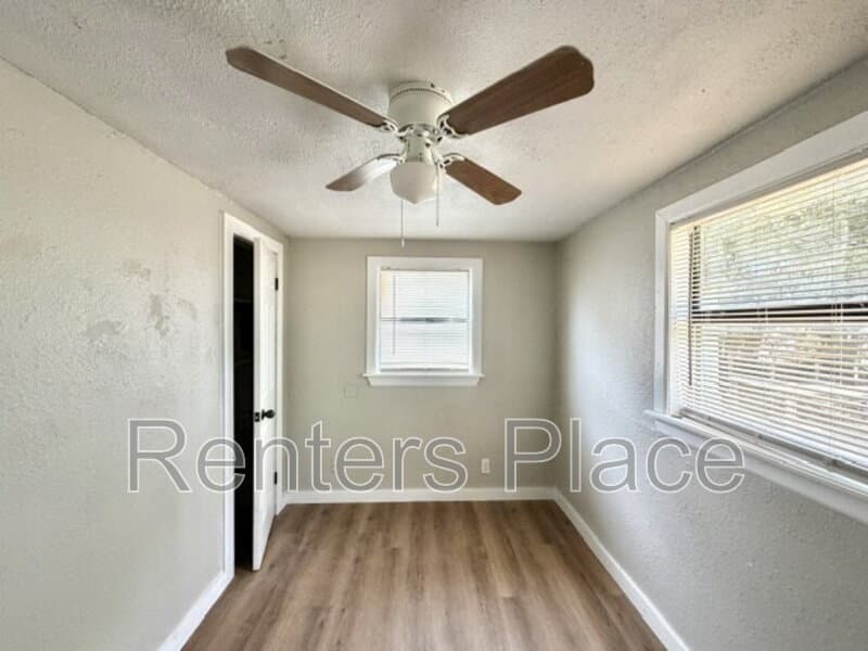Claremore House: 905 North Owalla Avenue
