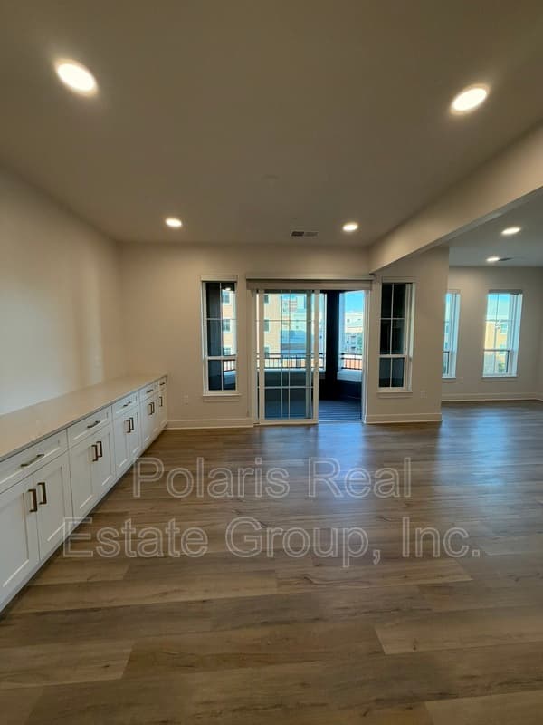Carmel Condo: 925 Veterans Way