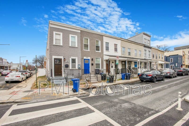 Washington Townhome: 702 19th St NE