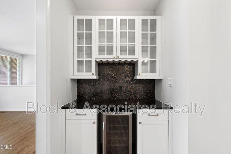 Raleigh House: 803 The Village Circle