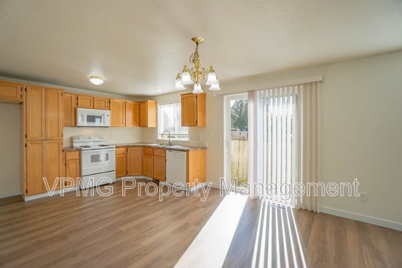 Vancouver House: 6402 NE 139th Ct