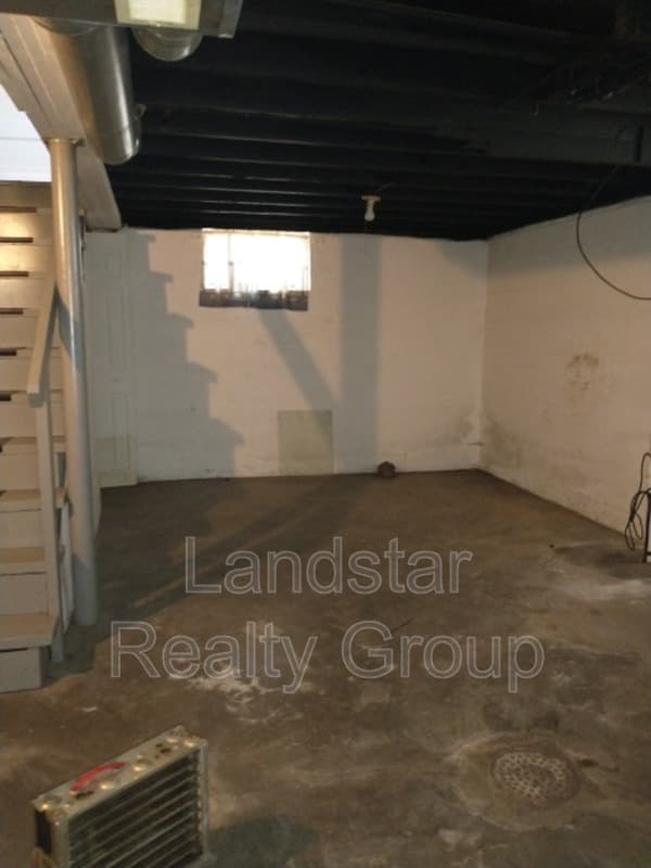 Louisville House: 1105 Berry Blvd
