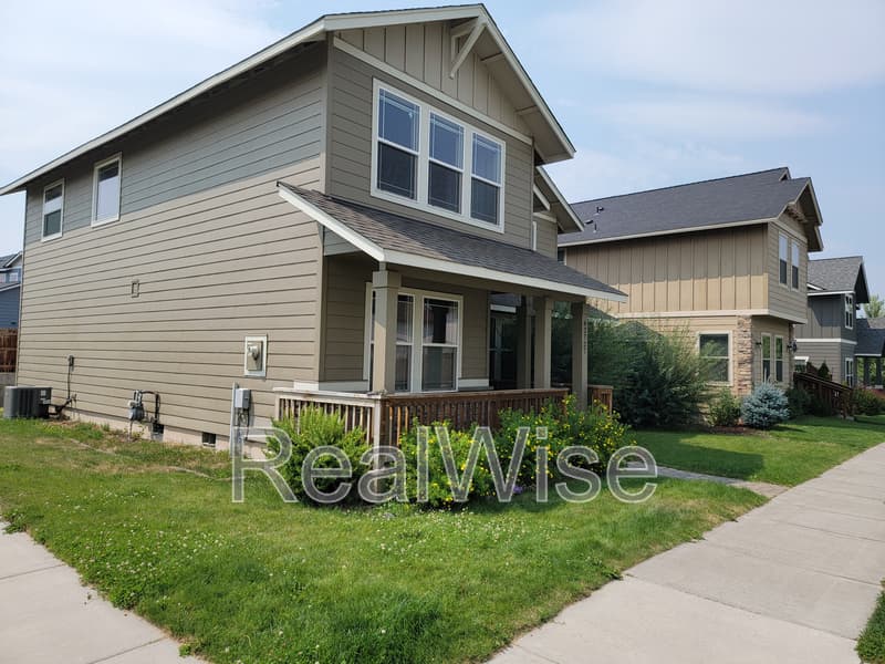 Bend House: 62727 Hawkview Rd