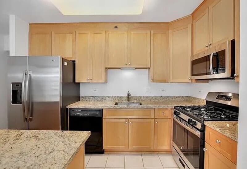 Chicago Condo: 33 W Ontario St