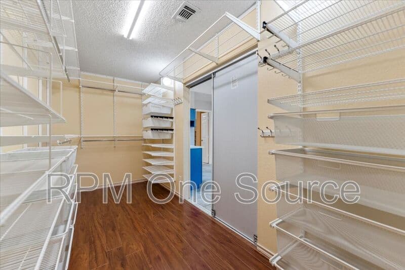 Plano House: 6752 Macintosh Drive