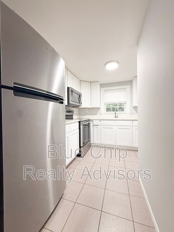 Pelham Condo: 45 Bridge St