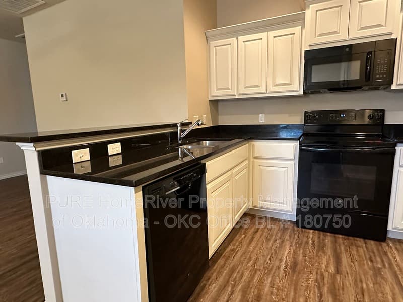 Oklahoma City House: 1021 SW 92nd St