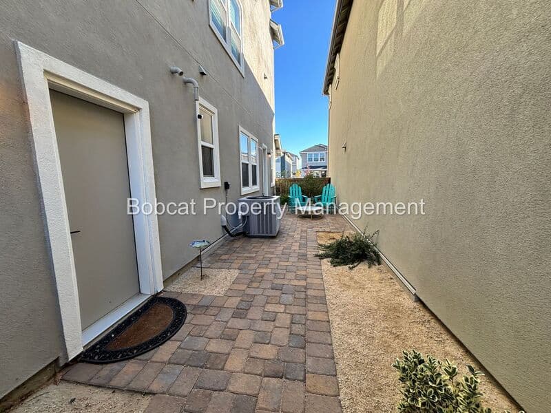Carson City House: 1128 Grove St