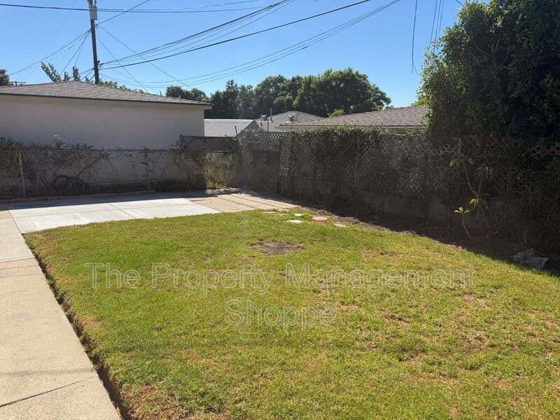 Ventura House: 245 Lynn Drive