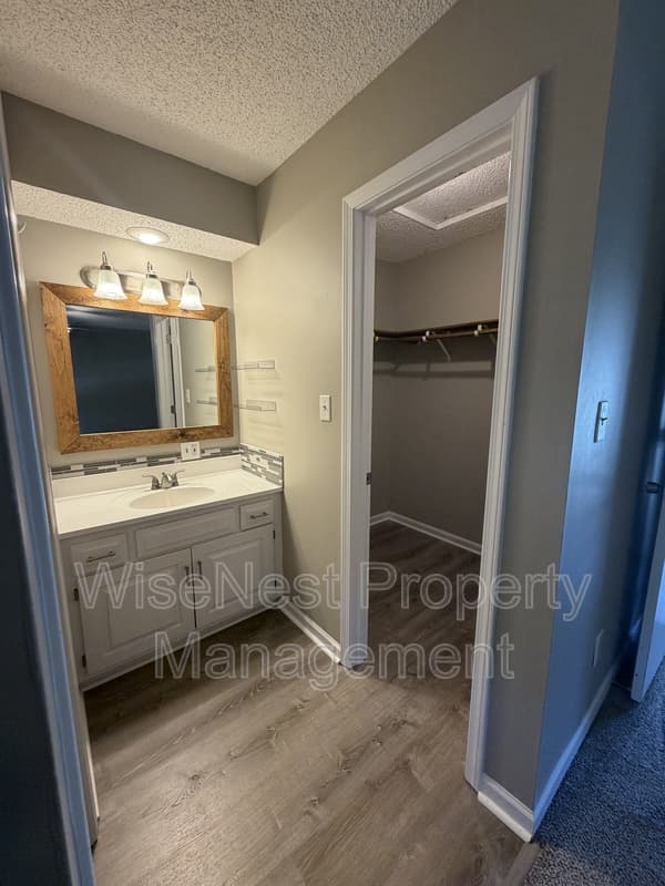 Shawnee House: 11914 West 49th Place