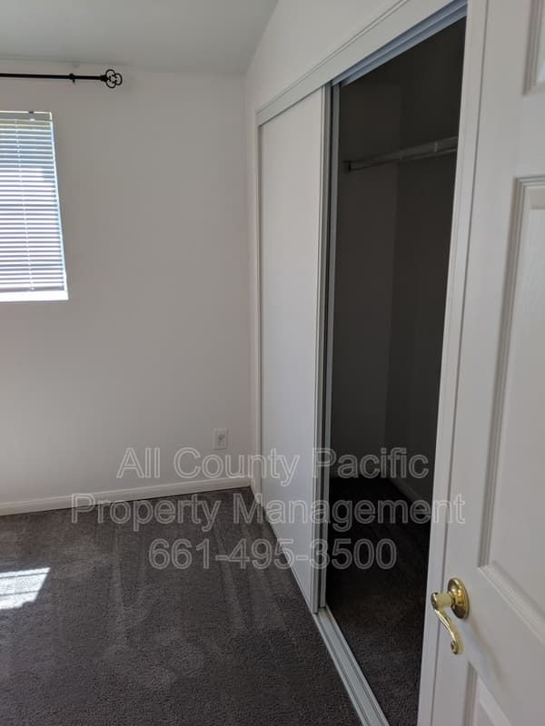 Santa Clarita House: 27254 Walnut Springs