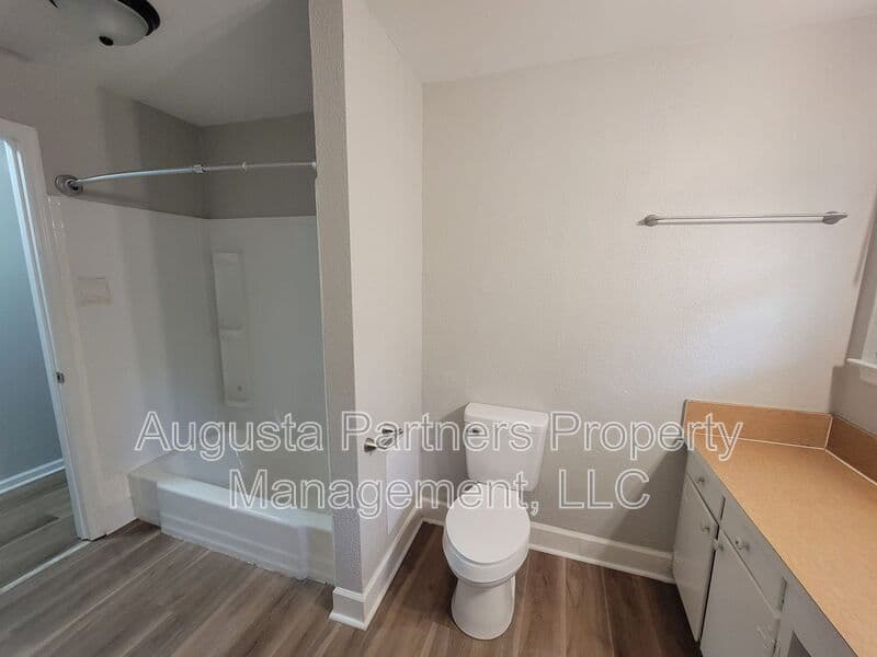 Augusta House: 323 Pineview Drive