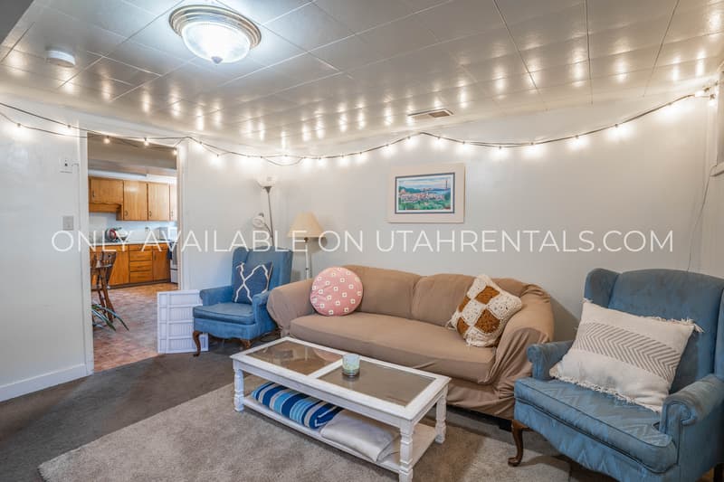 Provo House: 547 E 400 N