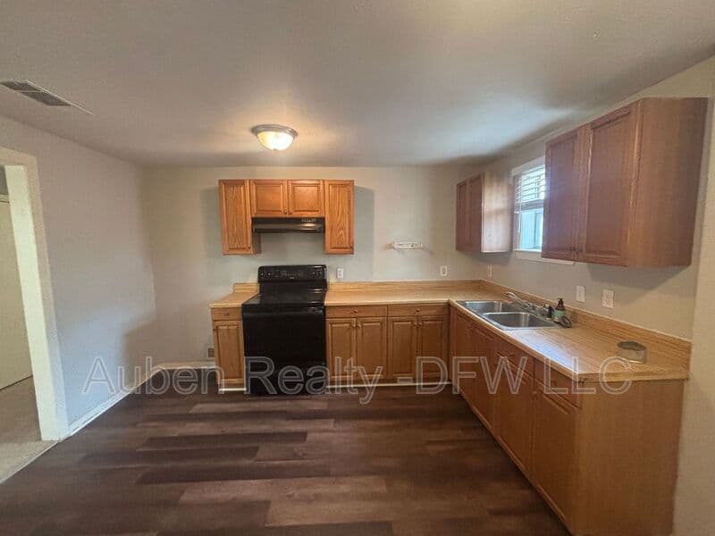 Denton Condo: 521 Ruth Street