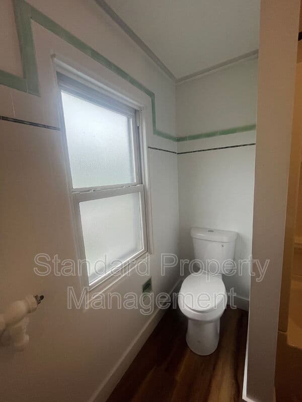 Rochester Condo: 293 Dartmouth St (Apt 2/Up)