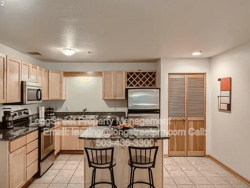 Portland Condo: 720 NW Naito Pkwy D22