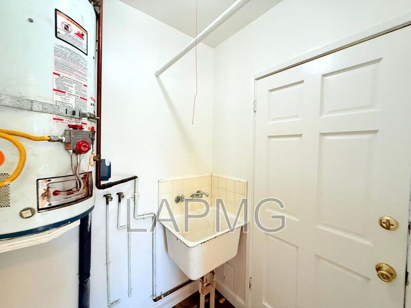 Los Angeles House: 3531 12th Avenue