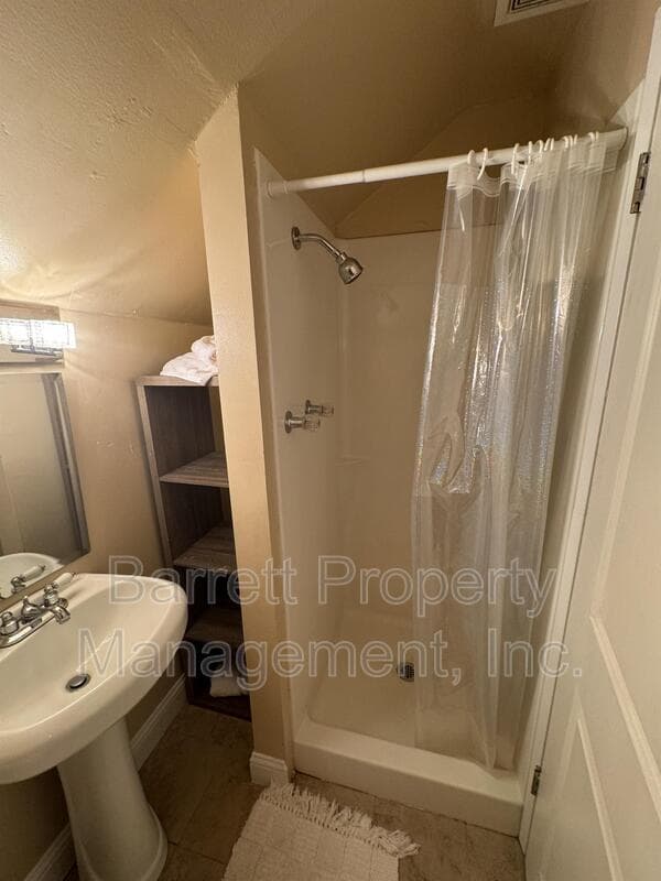Grass Valley House: 410 W. Main St
