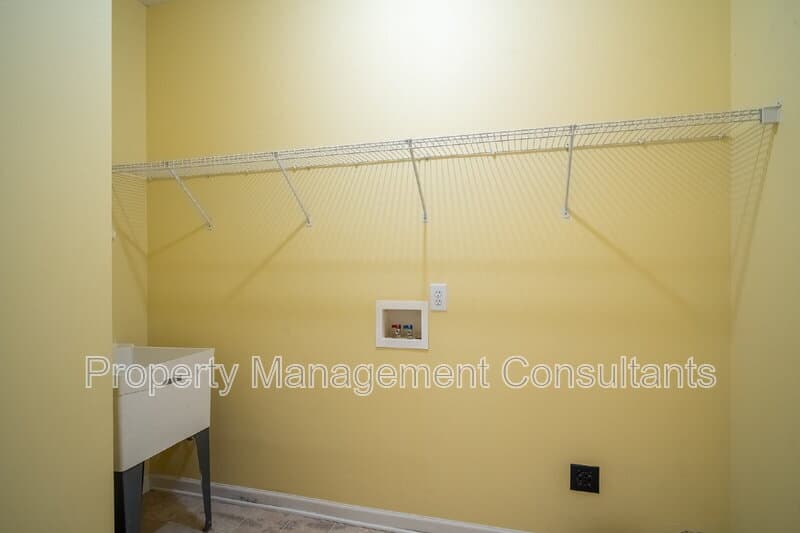 Madison House: 216 Horseshoe Bend North