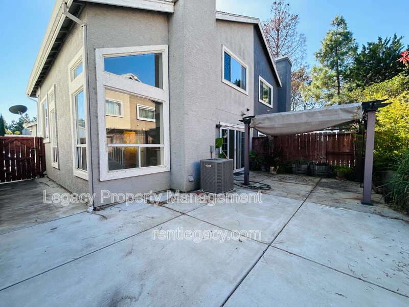 Suisun City House: 232 Redstone Cir