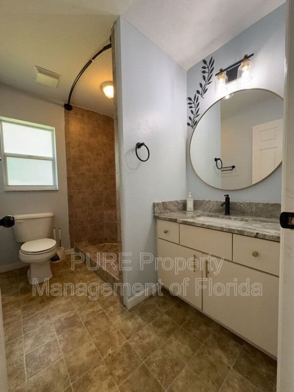 Ocala House: 645 NW 65th St