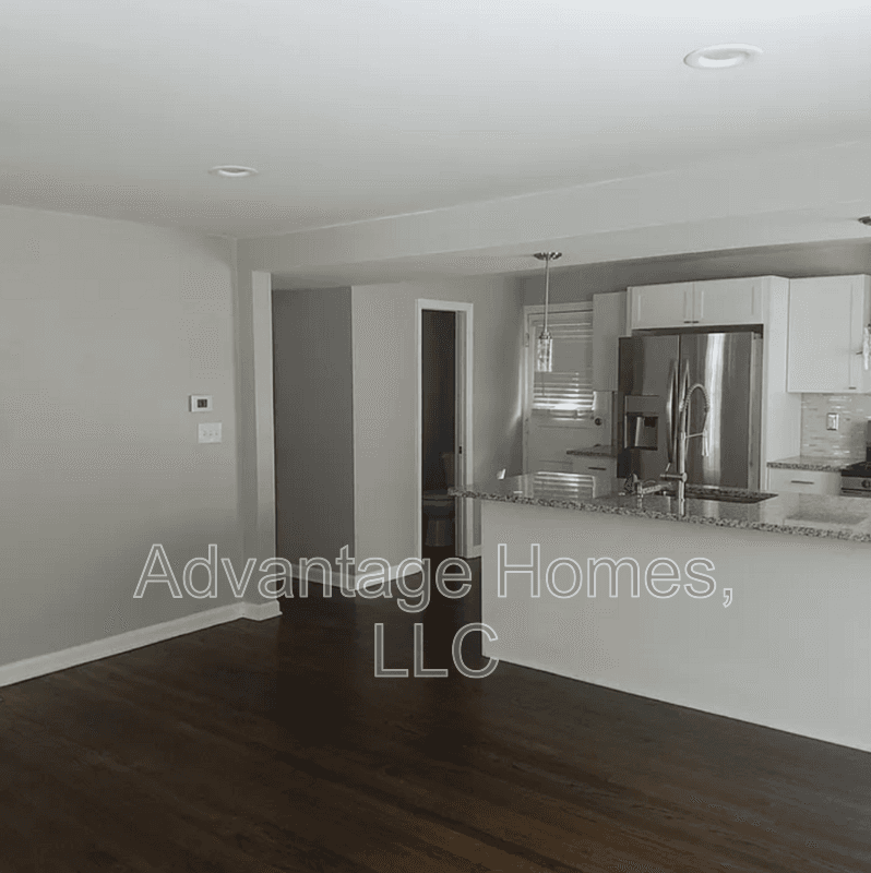 Kansas City House: 415 East 63rd Ter