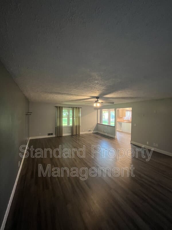 Rochester House: 43 Applewood Drive