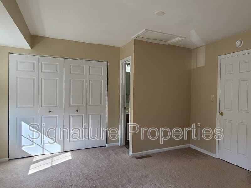 Fredericksburg Townhome: 207 Heritage Commons Dr