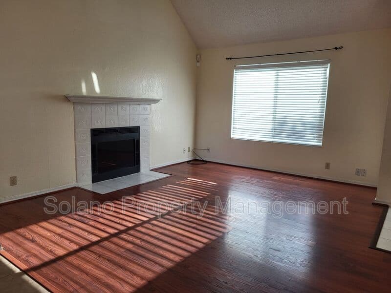 Vallejo House: 125 Serpentine Drive