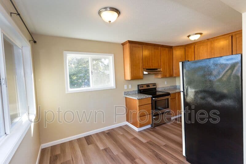 Portland House: 4633 SW Huber St