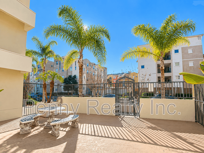San Diego Condo: 5540 Lindo Paseo