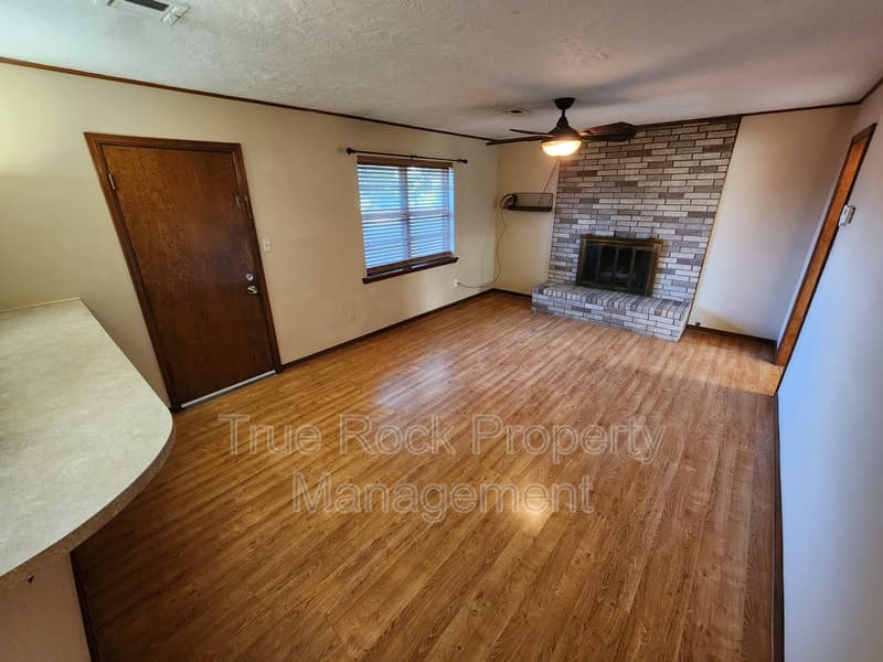 Ada House: 329 South Morrison Drive