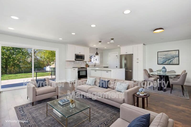 Hanover Park House: 5456 Maclain LN