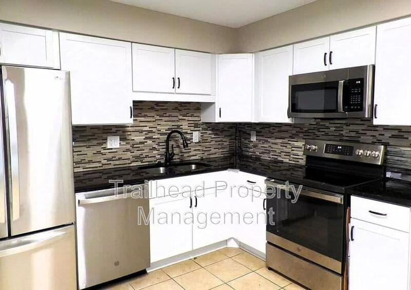 Kansas City Townhome: 8716 N Chatham Ave