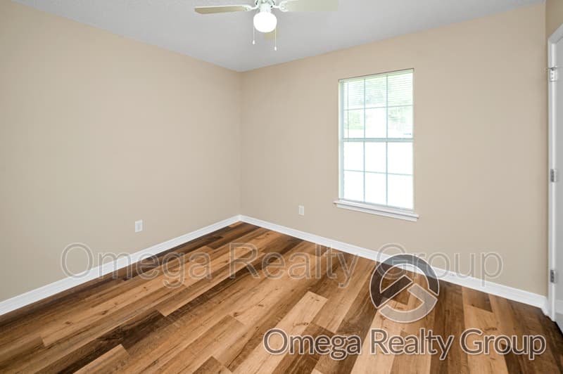 Mobile House: 3020 Barlett Dr