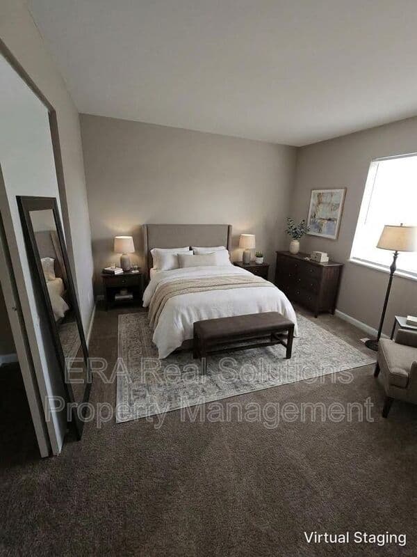 Columbus House: 2324 N WOODBROOK E CR