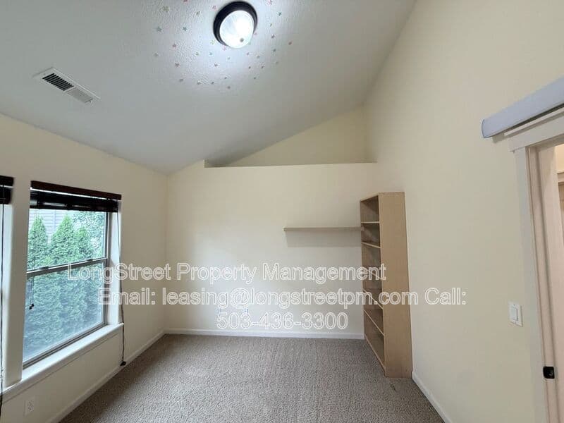 Salem House: 823 Crouchen St NW