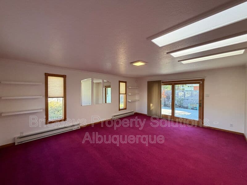 Albuquerque House: 7121 Edwina Ave NE