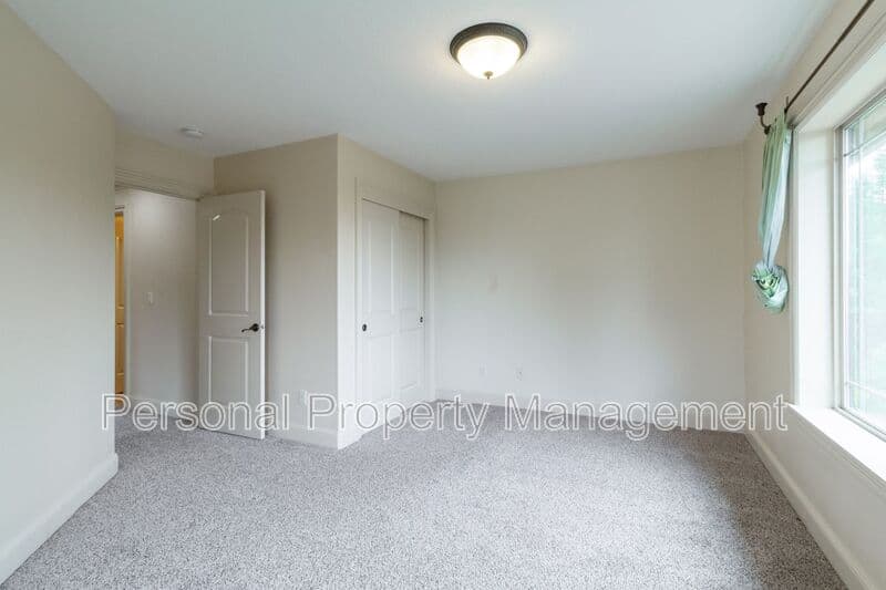 Washougal House: 4164 Forest View Drive