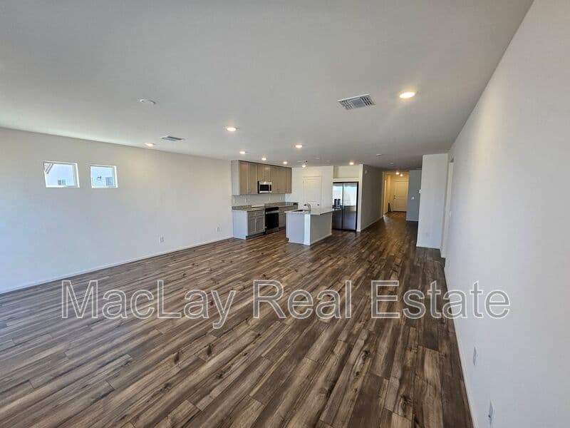 Coolidge House: 1390 W Aztec Dr