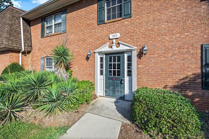 Charlotte House: 5805-H Hunting Ridge Lane