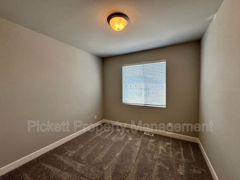 Port Orchard House: 3835 SW Alava Ct