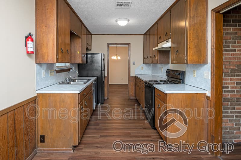 Montgomery House: 4078 Strathmore Dr