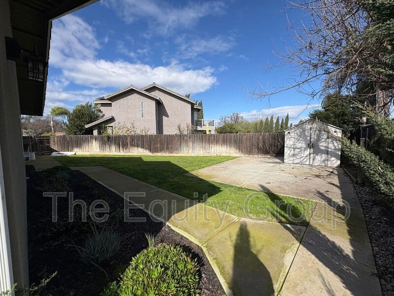 Hanford House: 540 West Birch Ct