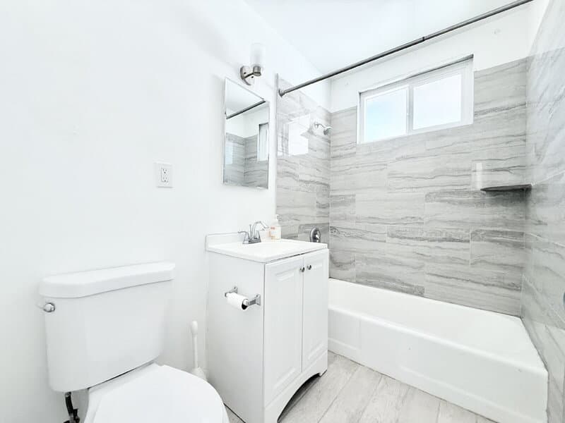 Los Angeles Condo: 2023 Reservoir Street