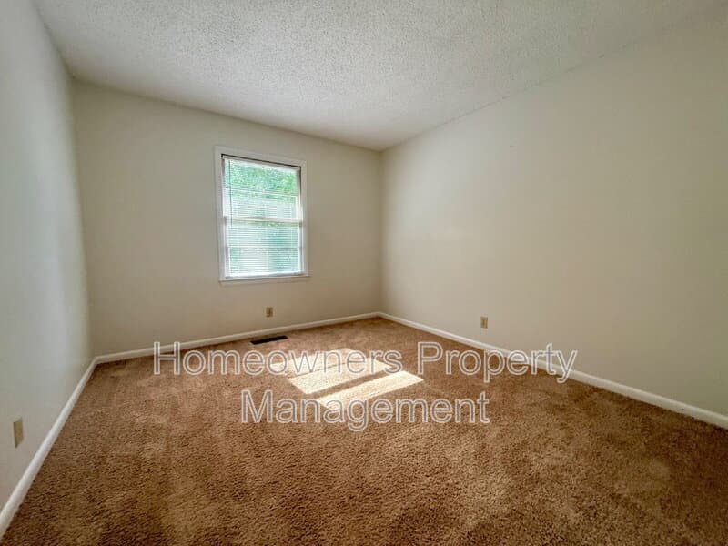 Fayetteville House: 599 Winding Creek Rd