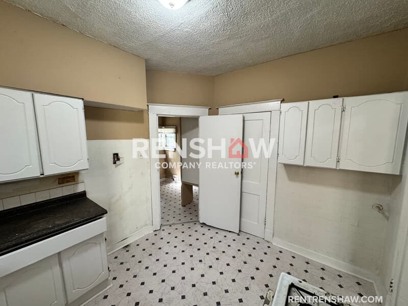 Memphis House: 751 E Davant Ave
