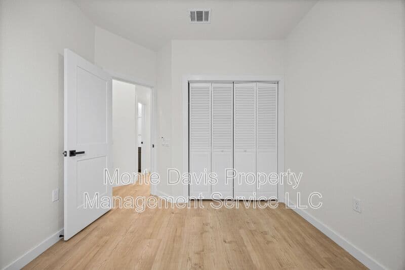 Austin Condo: 1802 Springdale Rd