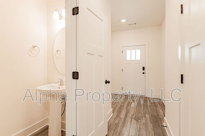 Moore Townhome: 1086 Millison Pl